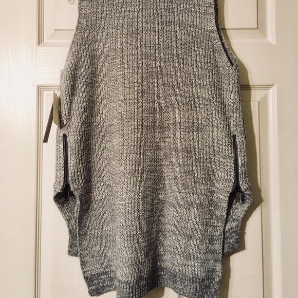 ‼️ SOLD ‼️CALVIN KLEIN JEANS Sweater - Picture 2 of 5